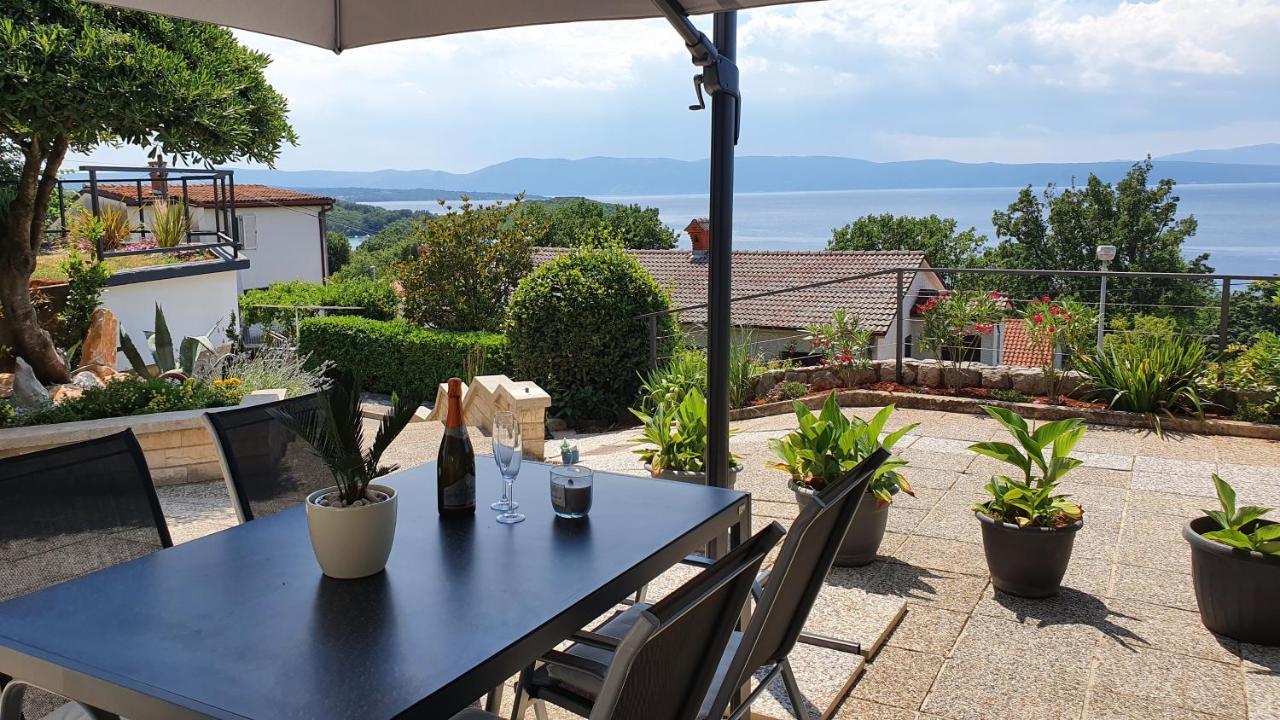 Divine View Apartma Njivice Exterior foto