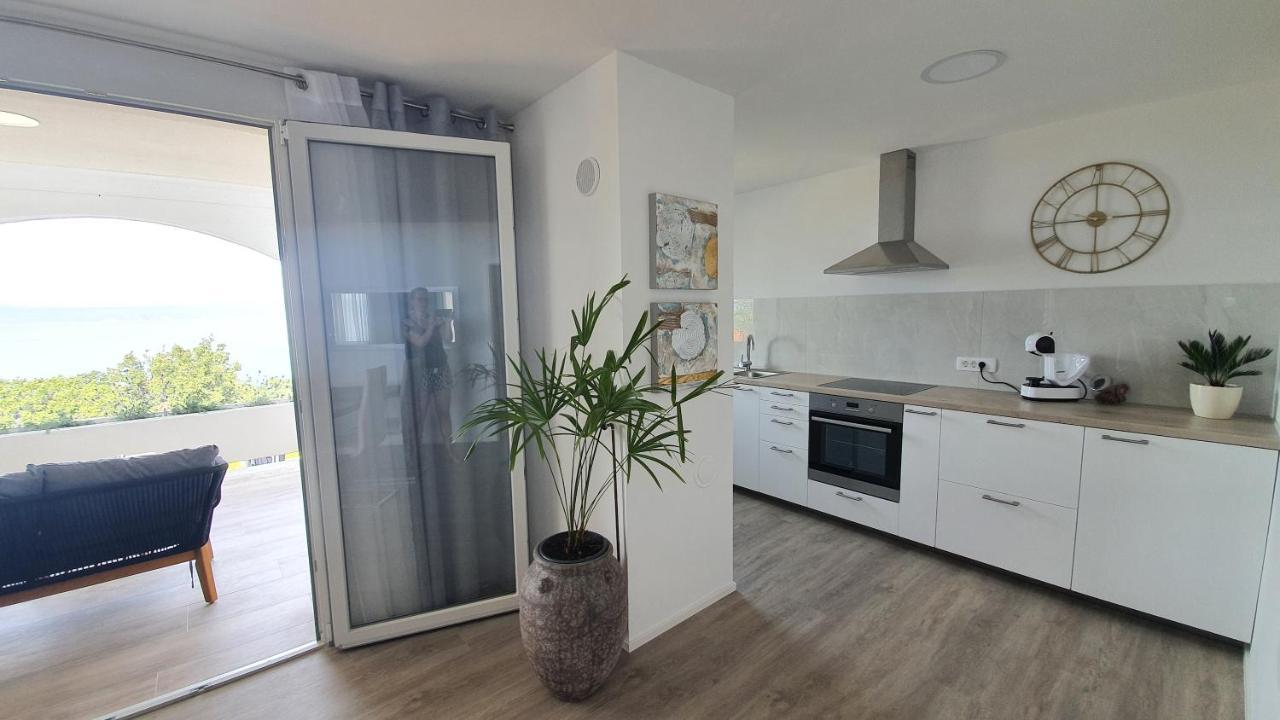 Divine View Apartma Njivice Exterior foto