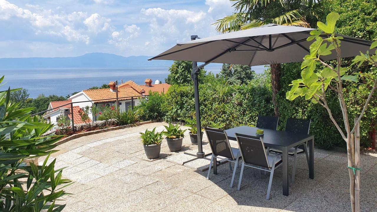 Divine View Apartma Njivice Exterior foto